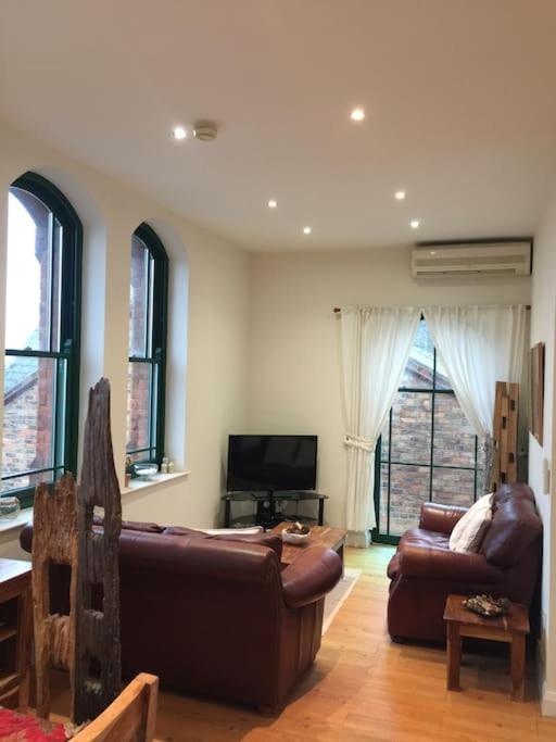 Converted Chapel Filey Floor To Ceiling Arch Window Exterior foto