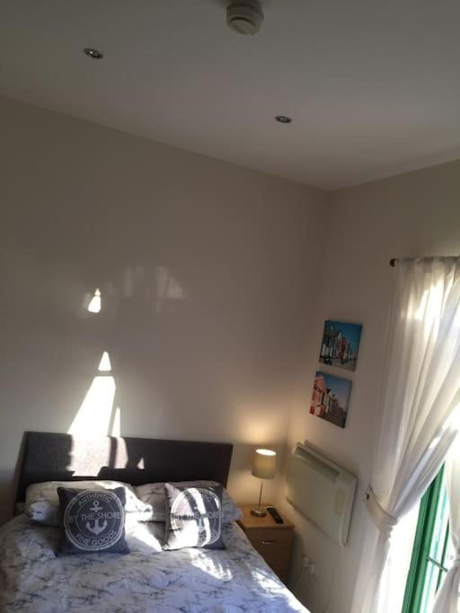 Converted Chapel Filey Floor To Ceiling Arch Window Exterior foto