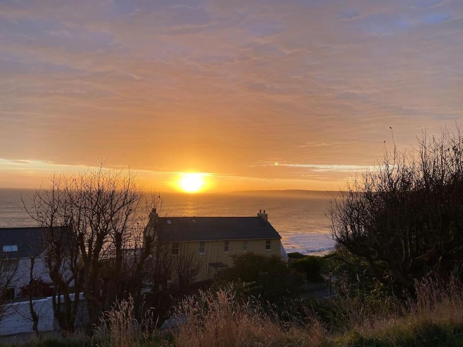 Converted Chapel Filey Floor To Ceiling Arch Window Exterior foto